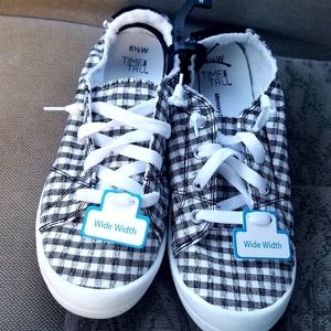 🎊🎉🎈Black & white shoes